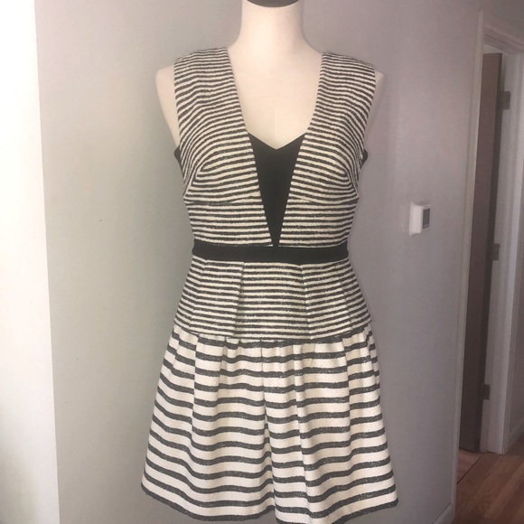 BCBG Max Azria Piper Peplum Striped Dress 6 NWOT - Picture 4 of 15